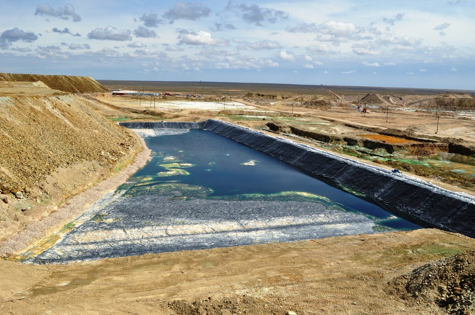 Промышленный накопитель с геомембраной