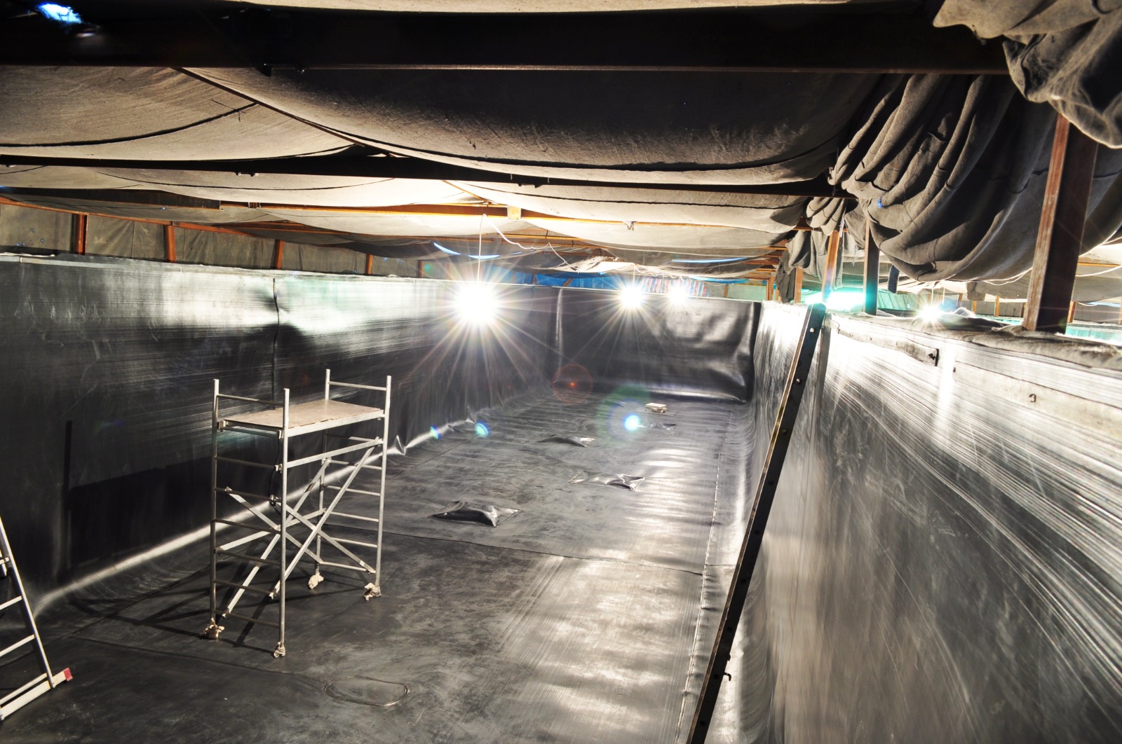 Внутренний резервуар после монтажа геомембраны